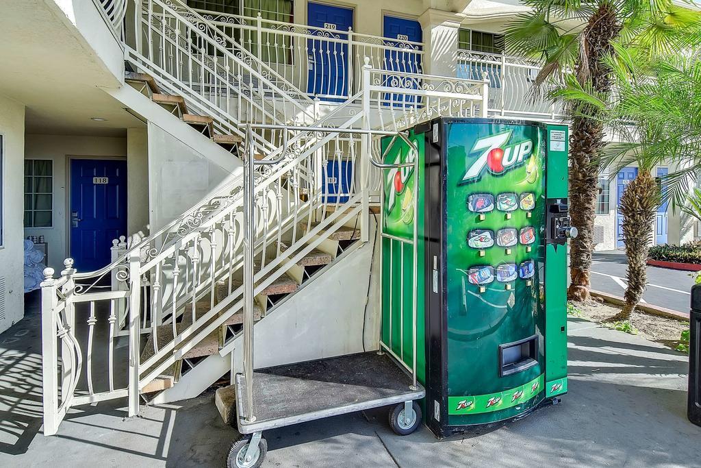 Motel 6 Гардън Гроув Екстериор снимка