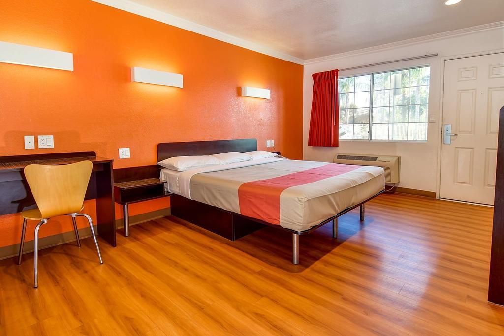 Motel 6 Гардън Гроув Екстериор снимка
